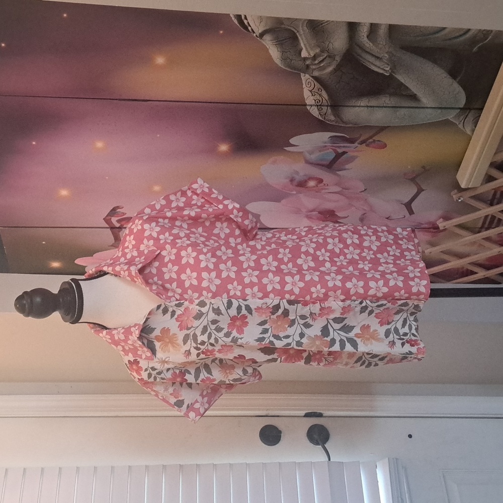 NWOT IZURIA BLOUSE